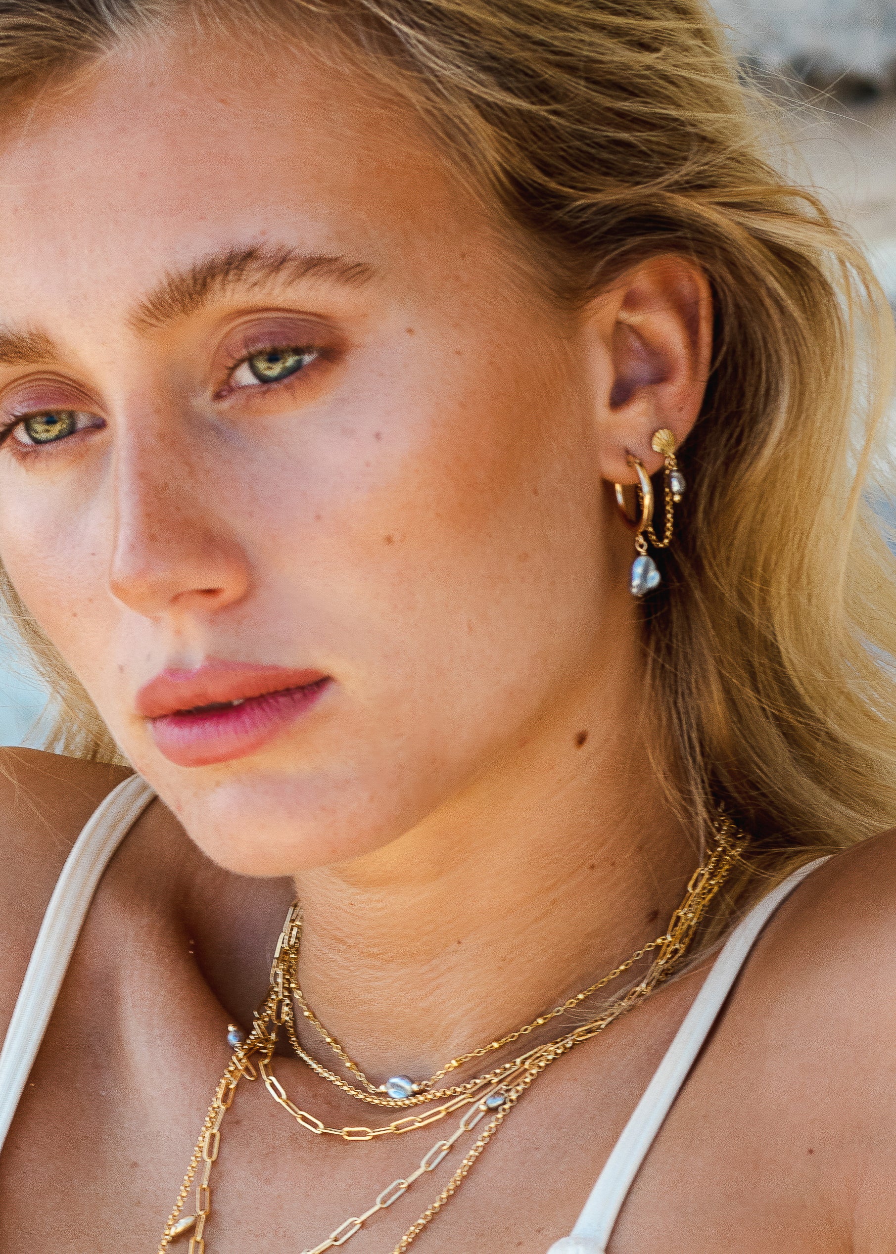 Tiny Keshi Huggy Hoops