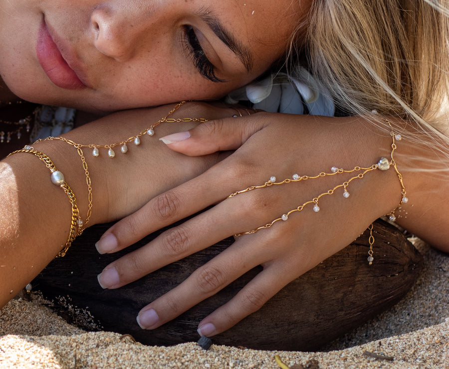 Manini Hand Chain